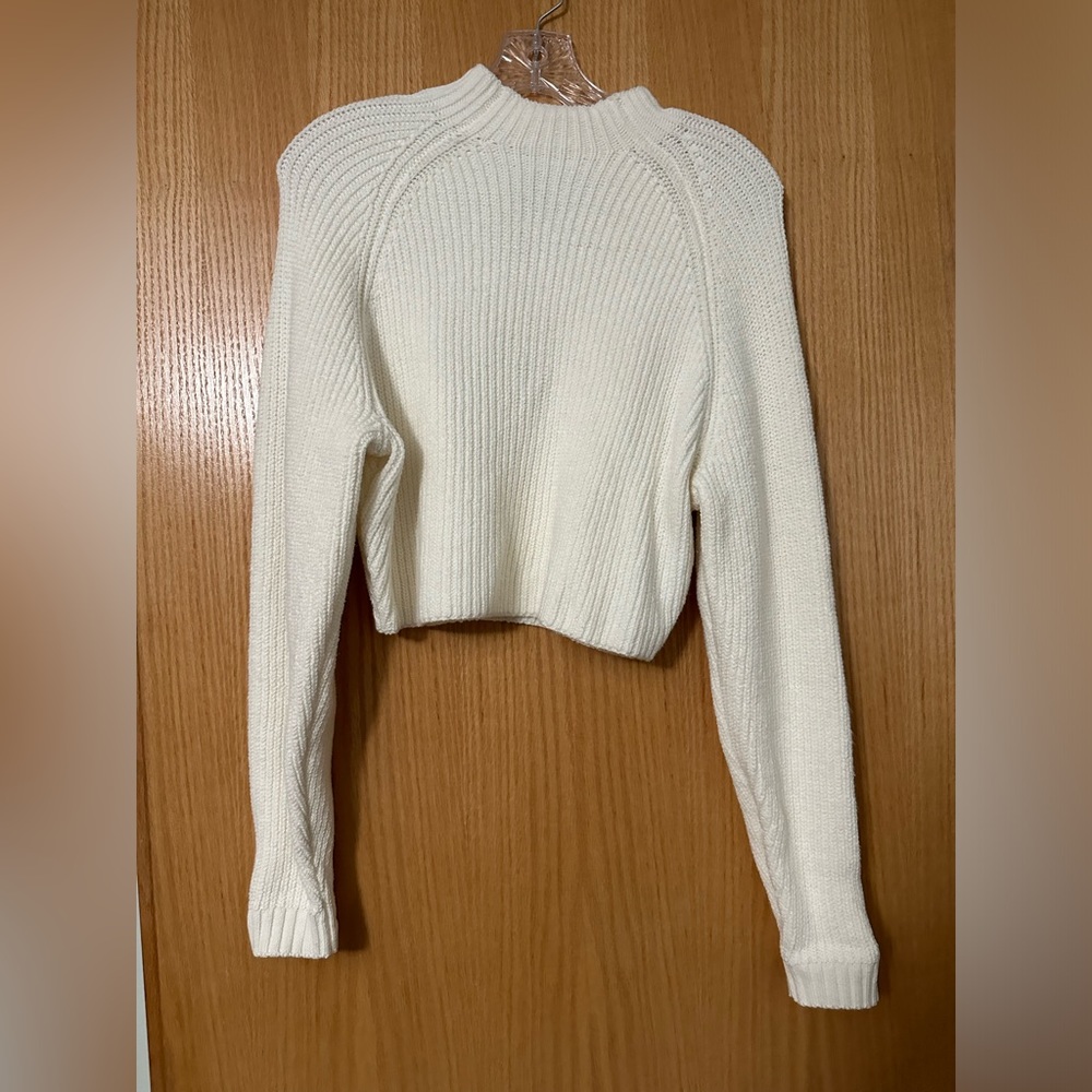 Hollister - White Long Sleeve Sweater
